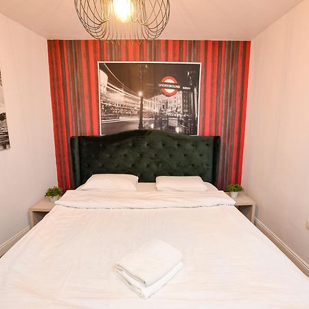 Central Unirii - Old Town Apartments Bukares Bagian luar foto