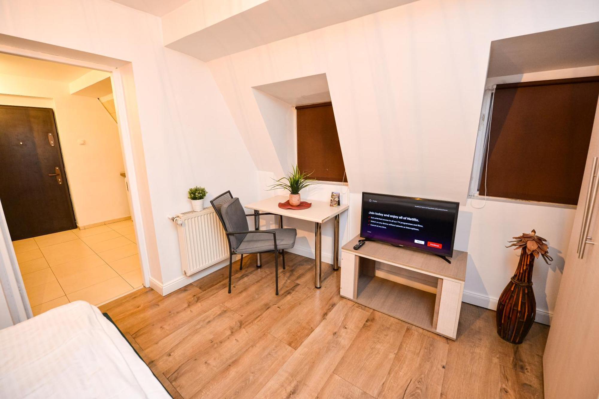 Central Unirii - Old Town Apartments Bukares Bagian luar foto